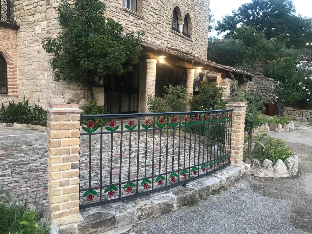Hotel Lo Smeraldo Roccavivara Exterior photo