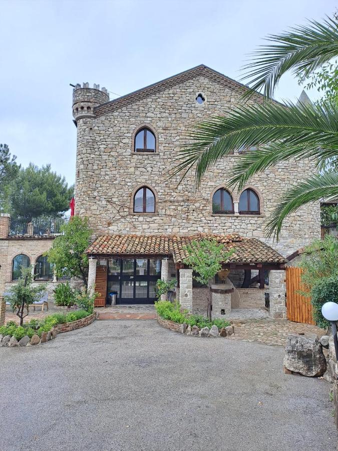 Hotel Lo Smeraldo Roccavivara Exterior photo