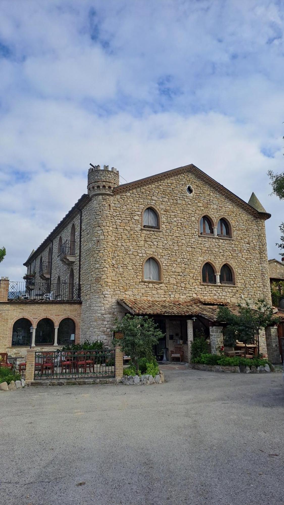 Hotel Lo Smeraldo Roccavivara Exterior photo